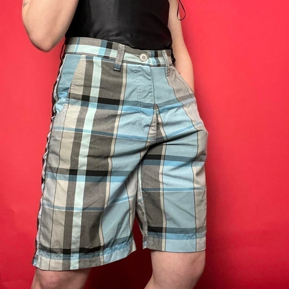 Y2k knee length shorts  🤍💙​​​​​​​​​​​​​​​​​​​​